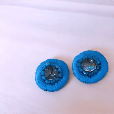 刺繍ﾋﾞｰｽﾞ☺︎ﾋﾟｱｽ(蝶ﾊﾞﾈも可)