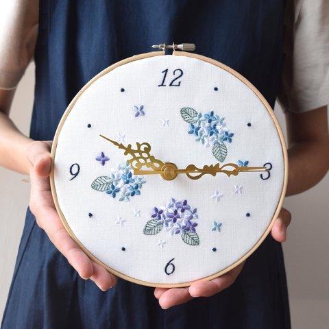 紫陽花の刺繍枠時計 | 直径18㎝ | 掛け時計 | シンプル 新築祝い ギフト あじさい