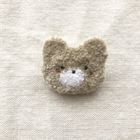 ふわもこくまさんの手刺繍ブローチ