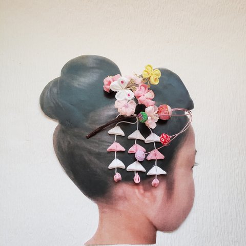 成人式、七五三、夏祭り、お正月、ひな祭り、卒業式、入学式、結婚式のお嬢様の蝶々と桜とさがりのついたつまみ細工の髪飾りです。