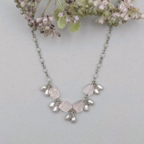 ローズクォーツのネックレス　-rose quartz and pearl necklace-