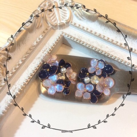 【送料込☆マニキュアフラワー☆ちっちゃなお花たち☆イヤリング＊ピアス】