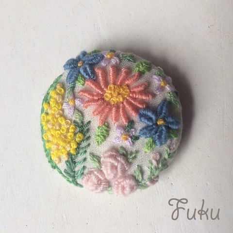 【7】手刺繍 くるみボタン ヘアゴム 花畑