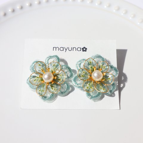 刺繍フラワーと押し花ディップアートのイヤリング/ピアス