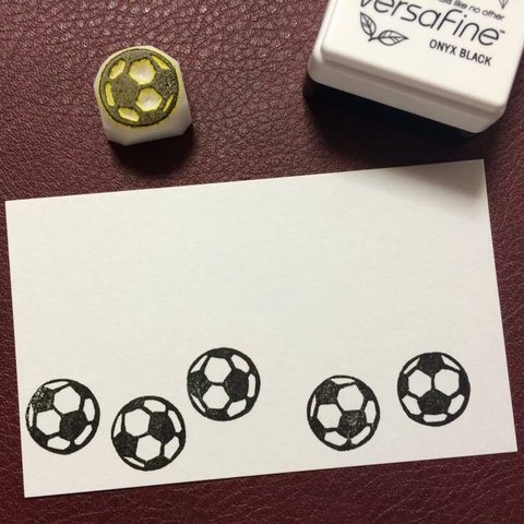 サッカーボールの消しゴムはんこ（持ち手つき）