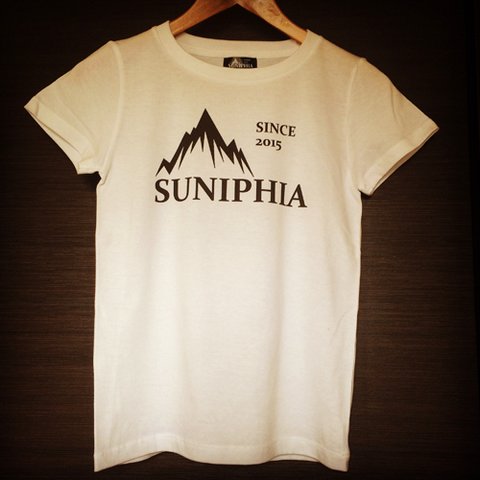 ★8.20新作★ レディース Ｔシャツ "SUNIPHIA LOGO" WHITE