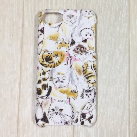 水彩画風の猫柄 ホワイト スマホケース【Xperia/GALAXY/iPhone】