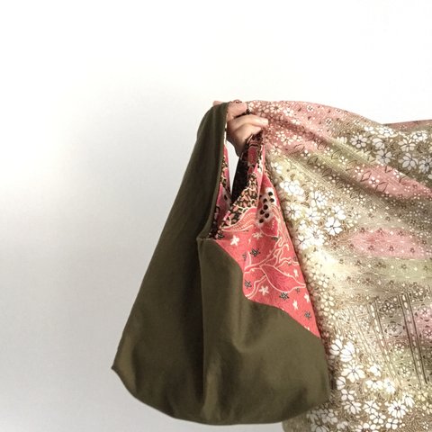 着物バッグ　カーキ　☆エスニック柄　サテン生地　Kimono bag/ethnic pattern, satin fabric