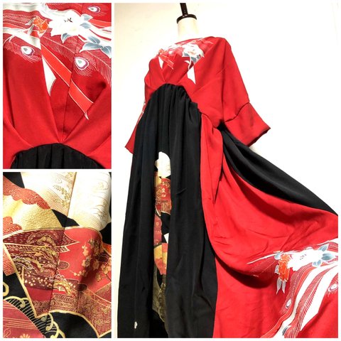 和柄　赤黒コントラストワンピースドレス　留袖扇や牡丹孔雀羽根熨斗　着物リメイク