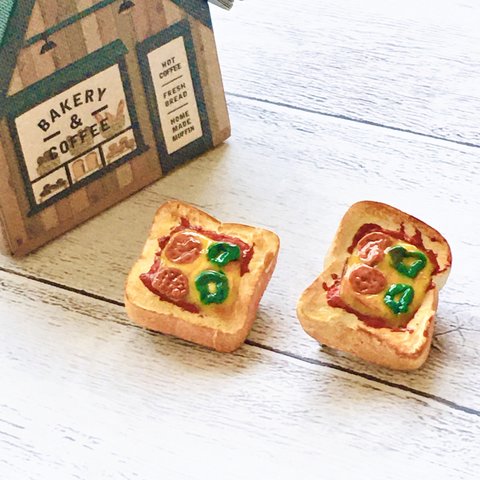 pizza toast brooch