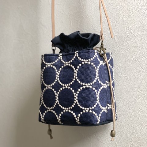 現品⚮̈ミナペルホネン　tambourine navy ネリオバッグ　あおり巾着