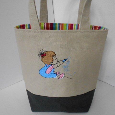 お絵かきしている女の子刺繍の帆布のミニトートバッグ　