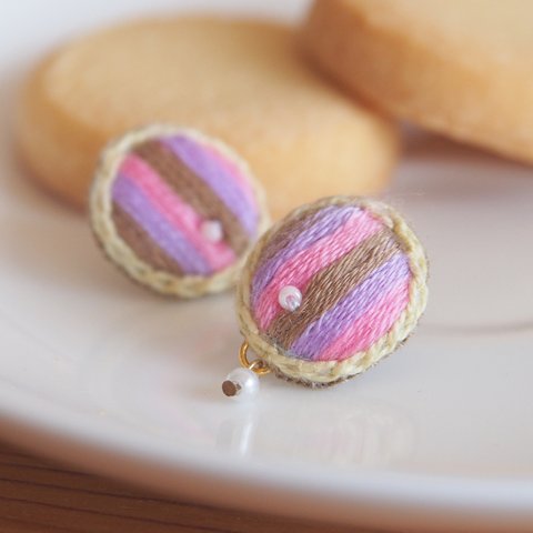 キャンディみたいな刺繍ピアス　　ゆめかわ風