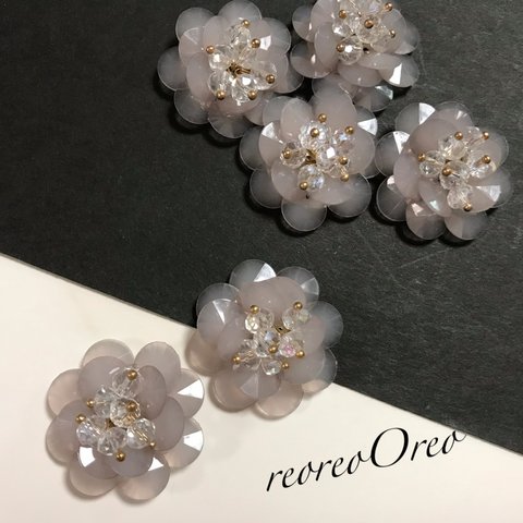 Milky bijou flower  beads x crystal ＊ grey