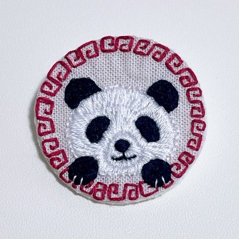 パンダの刺繍ブローチ【雷紋】