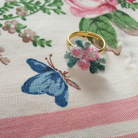 バラの刺繍のリング