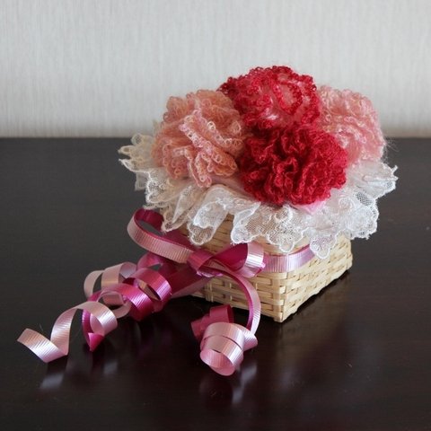 母の日の贈り物カーネーションの花かご（手編み）
