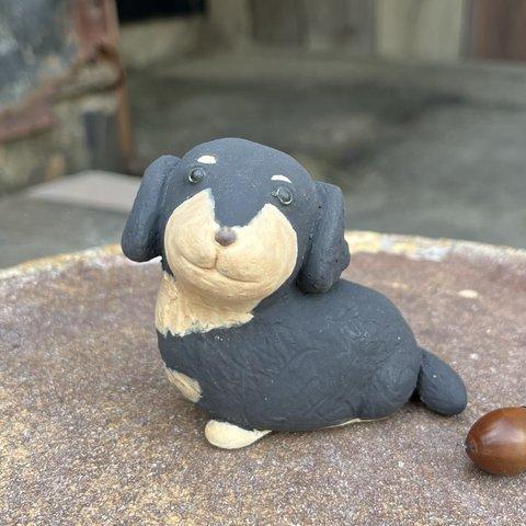 ミニチュアダックスフンド　(ブラックタン）　O-412-2　　陶製　/Miniature Dachshund/迷你臘腸犬