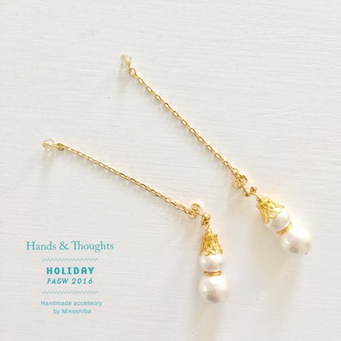 :: HOLIDAY JEWELRY :: コットンパールの雪だるまと雪の結晶のピアス