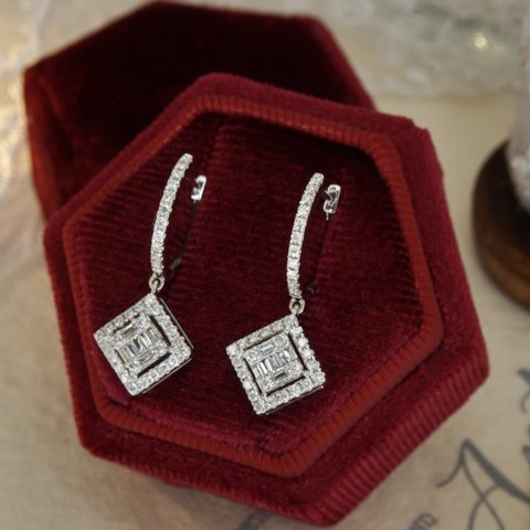 天然ダイヤモンドピアス0.7ct　k18