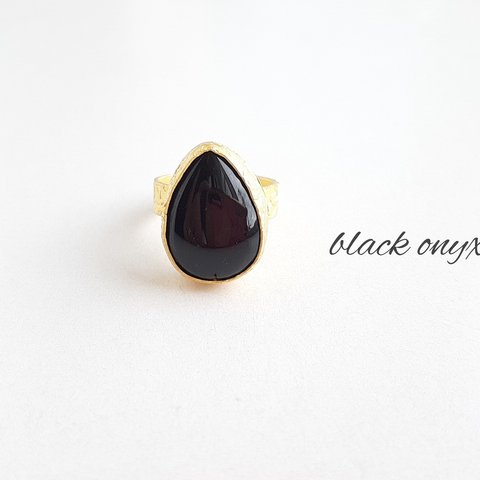 『Black Onyx』の世界でひとつの天然石リング