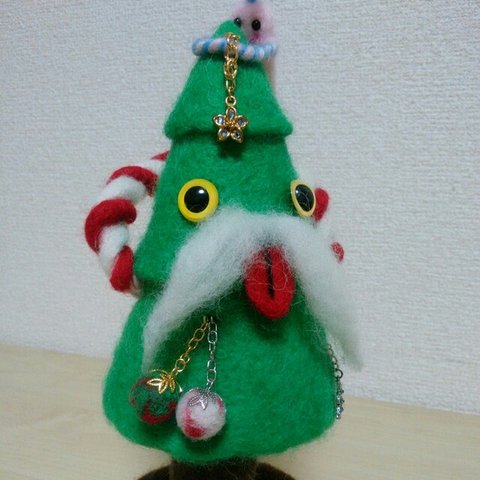 季節外れのクリスマスツリー🌲と小人🎅