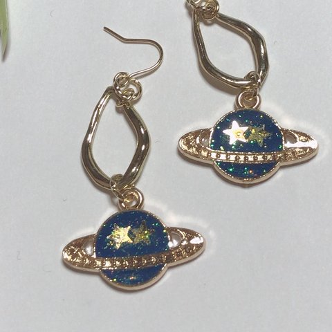 土星の可愛い✨ピアス／イヤリング　