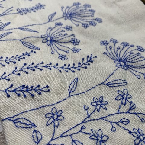 【送料無料】手刺繍　手提げかばん　1点もの