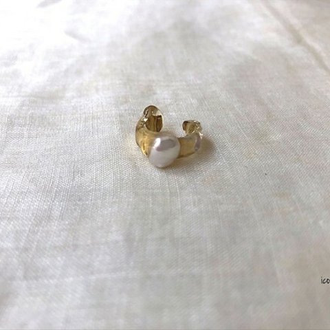 -  ear cuff  -  （gold plate　細幅 ×バロックパール　中心）