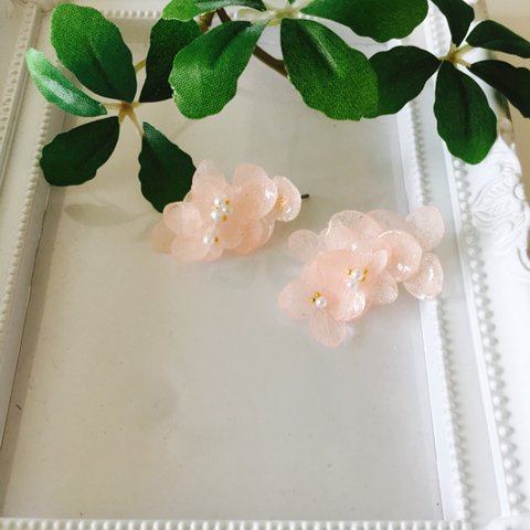 小さな紫陽花のピアス【ピンク】