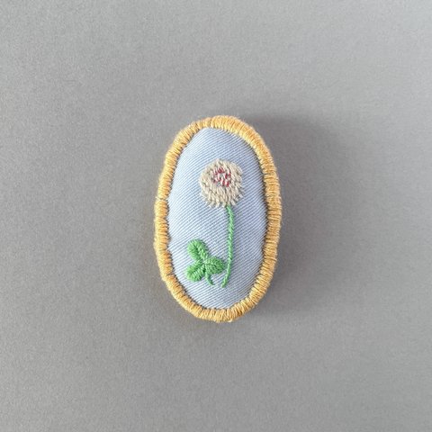 ふんわり磁石｜クローバーの刺繍クッションマグネット〔道草シリーズ〕