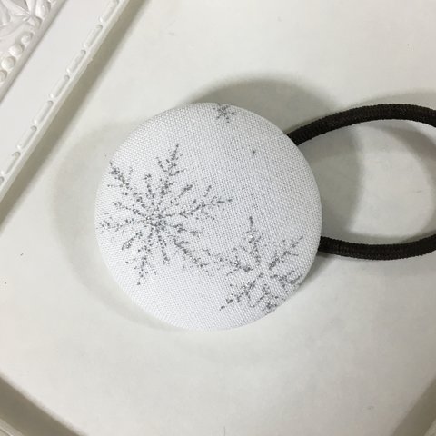 〈再販3〉雪の結晶くるみヘアゴム