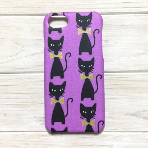 蝶ネクタイの黒猫ちゃん柄 パープル スマホケース【Xperia/GALAXY/iPhone】