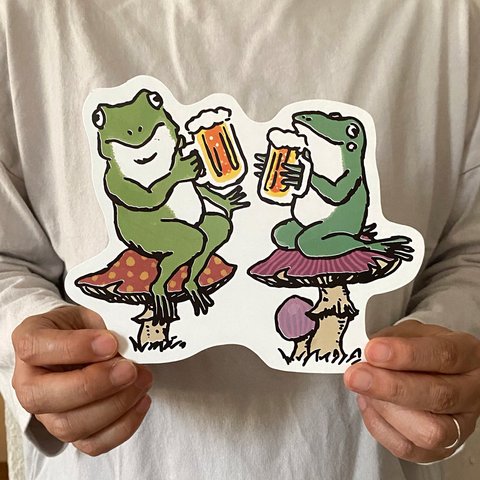 変形ポストカード（ダイカット）カエルがビールで乾杯