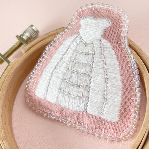 ウェディングドレス刺繍ブローチ