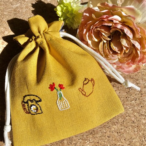 【手刺繍】レトロかわいい巾着袋🌼