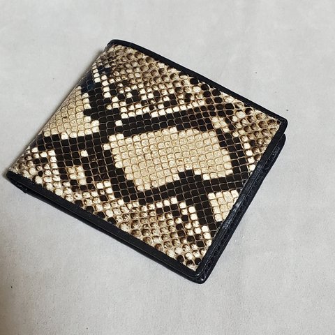 セール限定品 ダイヤモンドパイソン 二つ折り財布 コンパクト 薄型 蛇 ヘビ 革 ハンドメイド品