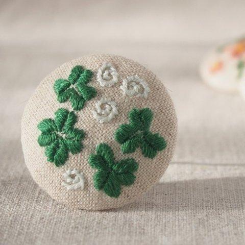 刺繍ブローチ・ヘアゴム（綿麻）　しろつめ草