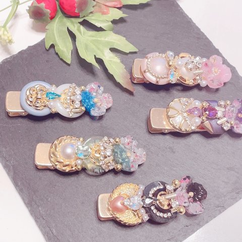 ドライフラワー入りレジンフラワーとアンティークボタンヘアクリップ