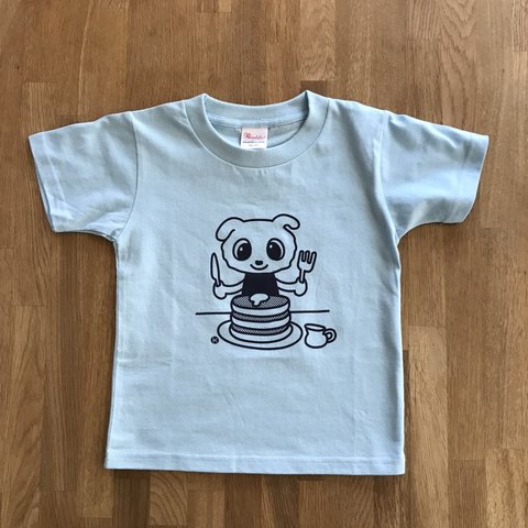 ねんねんとホットケーキ　110 キッズTシャツ　オリジナルイラスト　ブルー