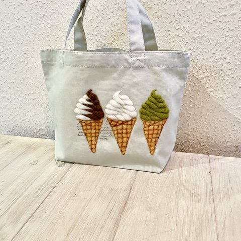 【SALE】Cafe-sweets☆羊毛刺繍キャンバストート〜☆トリプルソフトクリーム🍦🍦🍦　（グレー）