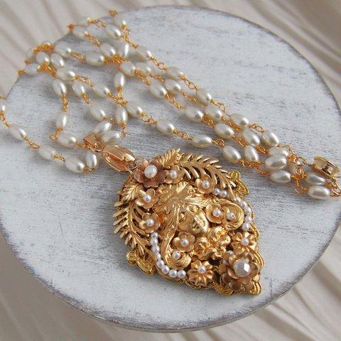 真珠と黄金のアールヌーヴォーペンダント