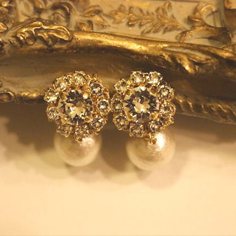 SWAROVSKIビジューピアス