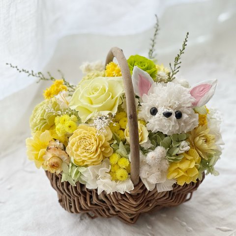 【オーダーメイド】ワンちゃん猫ちゃんとたくさんのお花のカゴアレンジ Sサイズ　犬　トイプードル　チワワ　シーズー　ダックス　マルチーズ　母の日のプレゼント　贈り物　ペットお悔やみ　ペットのお供え　