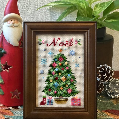 クリスマスの刺繍フレーム　クリスマスツリーの刺繍　クリスマスの刺繍