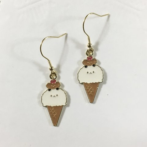 パンダくまちゃん　ソフトクリーム　ピアス