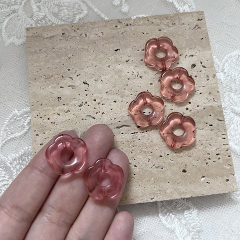 【4個】19mm　クリアピンク　フラワーアクリルビーズ