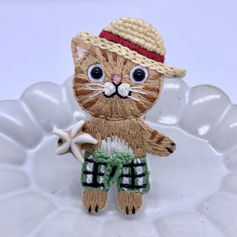 夏のわんぱくボーイ トラ猫の手刺繍ブローチ