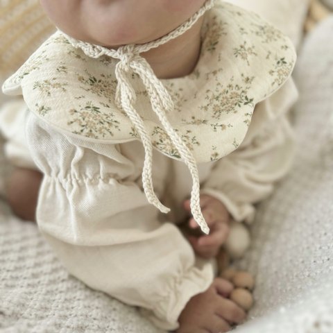 flower bouquet bib