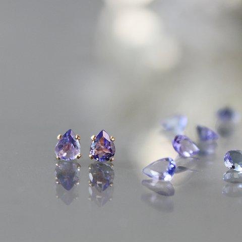 Blue rose タンザナイトの花びらピアス｜5×4mm 14Kgf｜12月誕生石